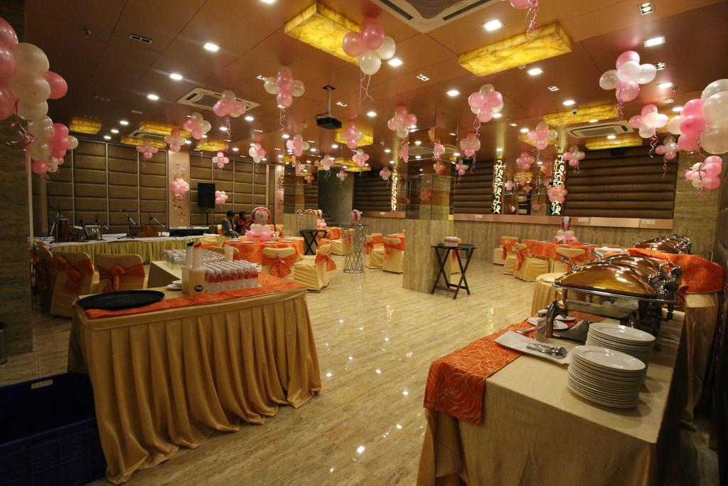 Hotel Golden Grand Deli Exterior foto